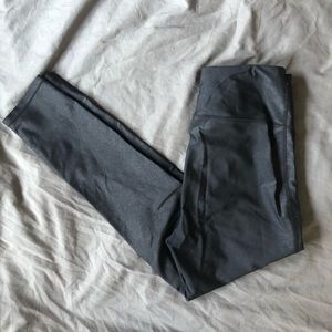 Nearly New Good American crop leggings
